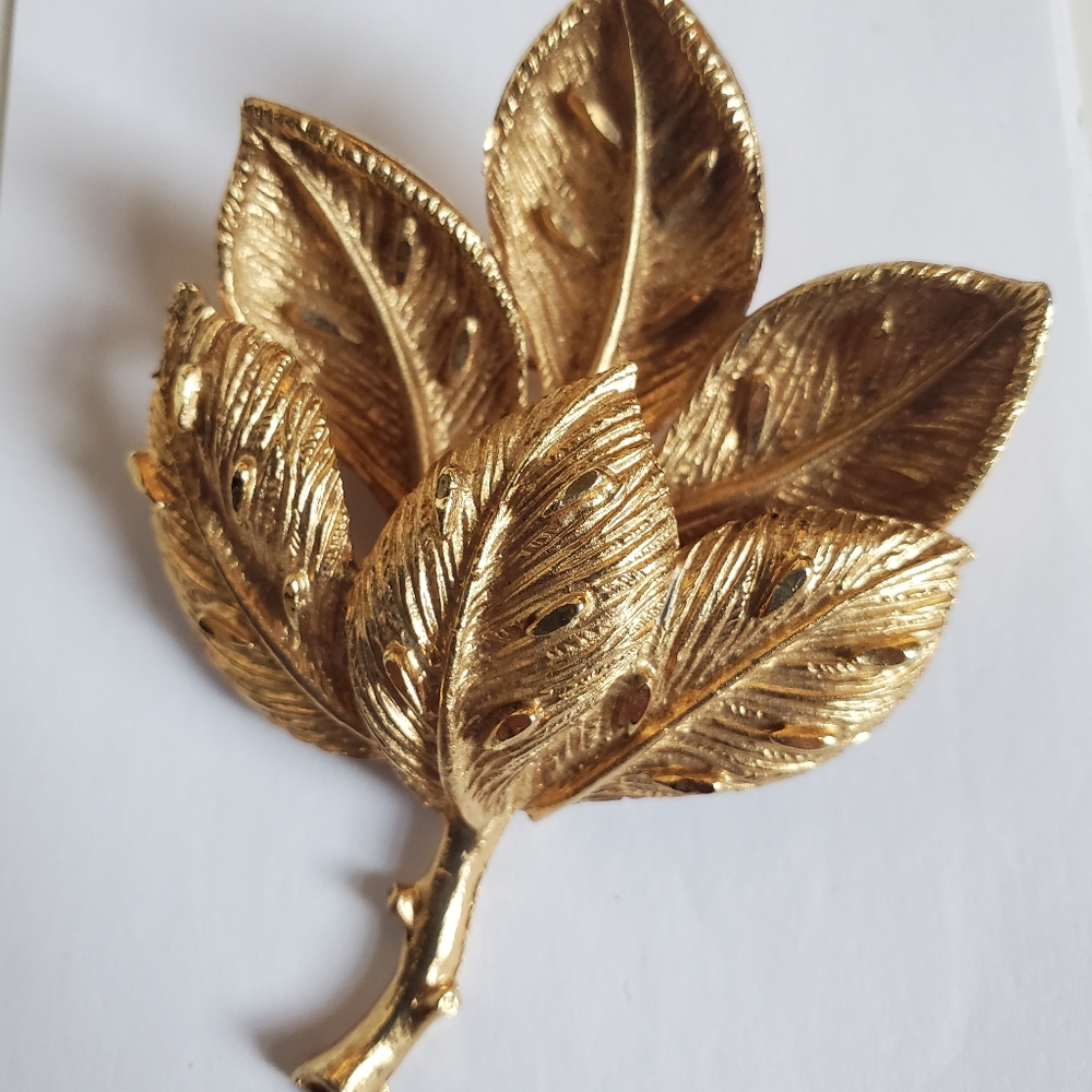 Vintage Leaf Brooch Pin Gold Tone With Pocket See Photos